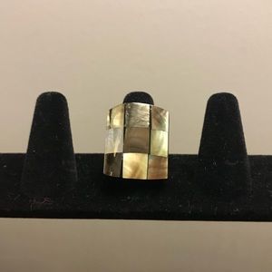 💫Stunning💫Wood and shell ring